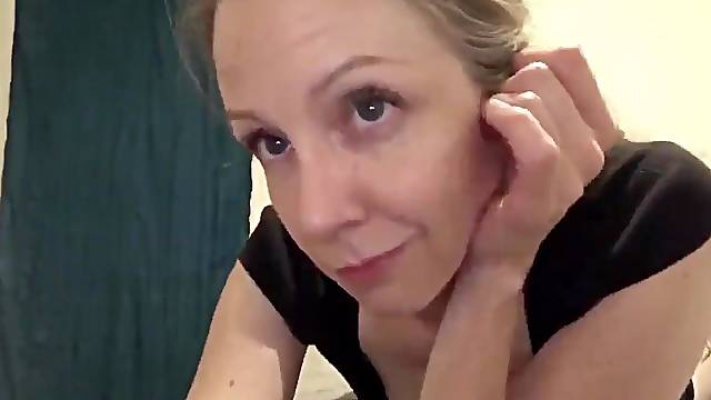 Hot German Mature Gives Deepthroat Blowjob